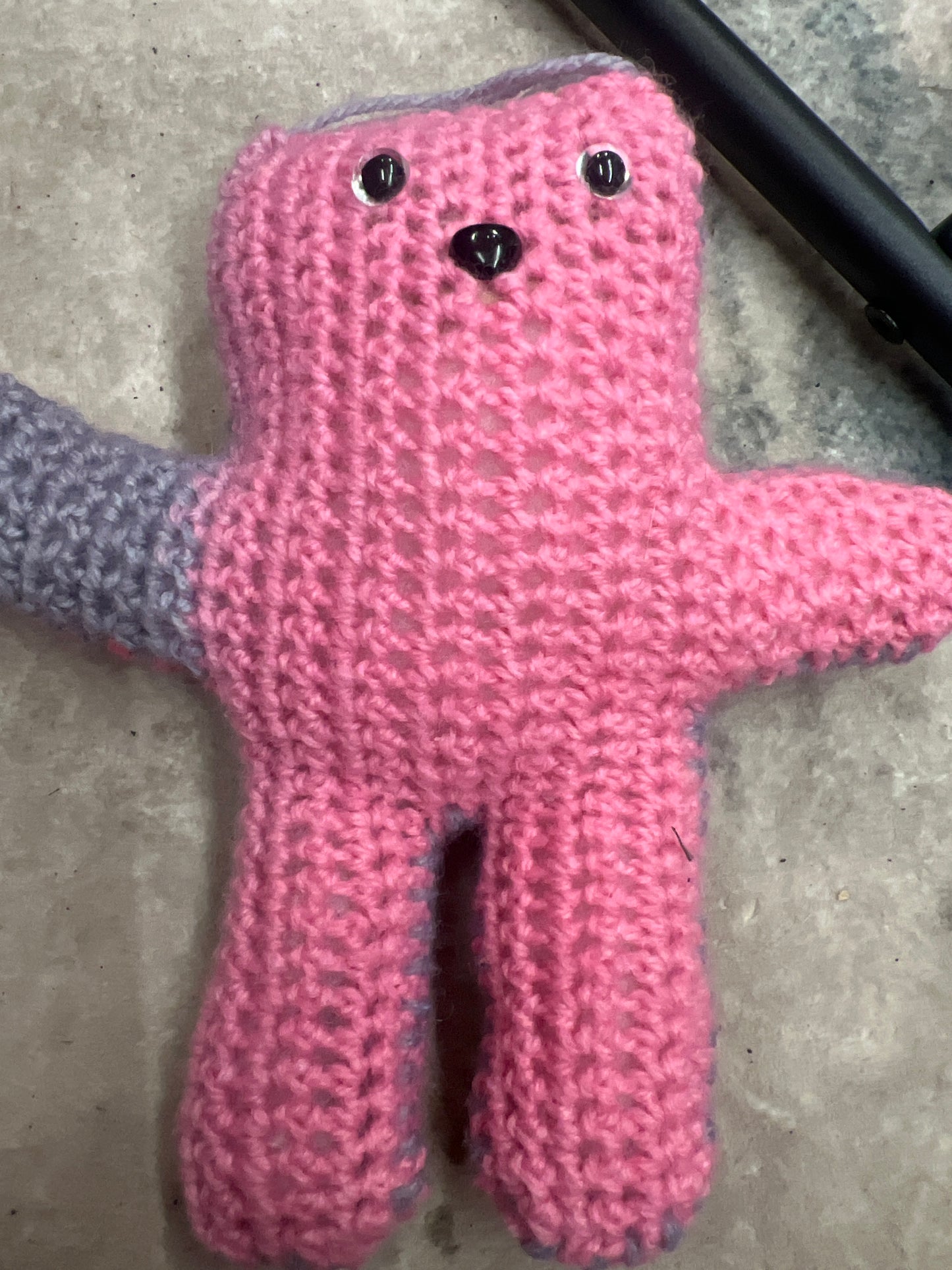 Artful knots square bear