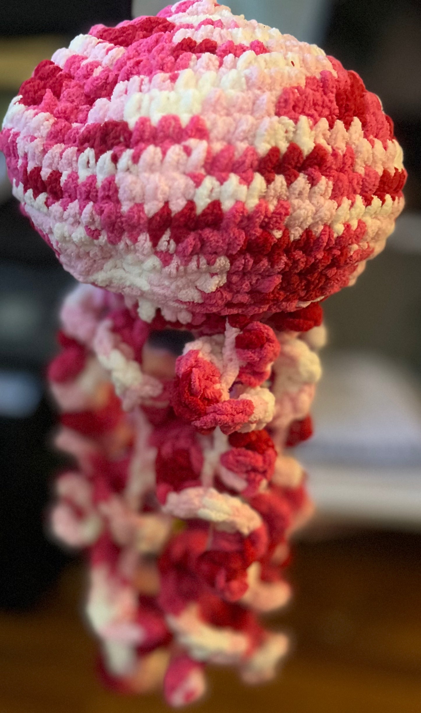 Artful knots large jellyfish